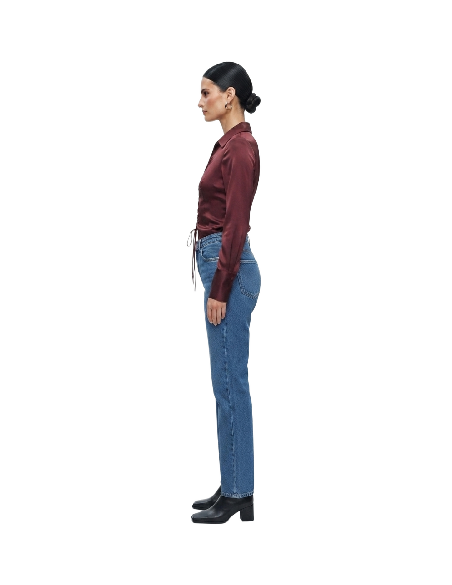 Blusa satinada guinda tipo gotica