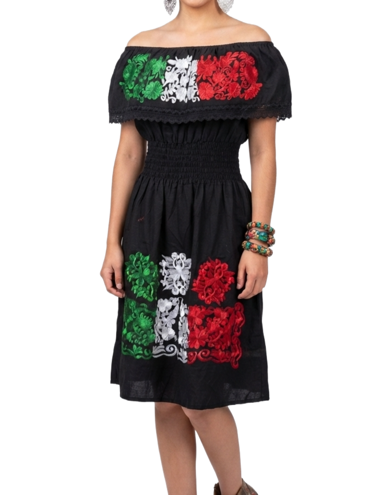 Vestido artesanal bordado con hombro descubierto