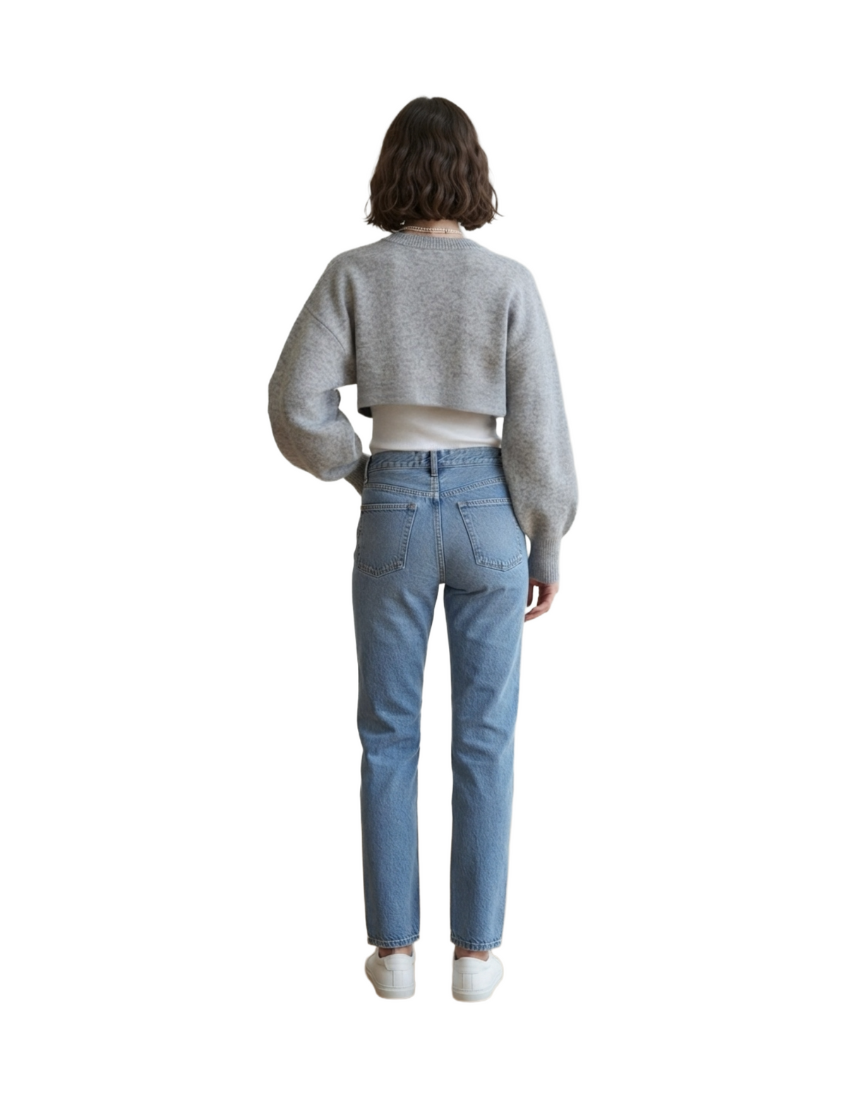 Suéter gris cuello redondo tipo crop con corazón metálico decorativo