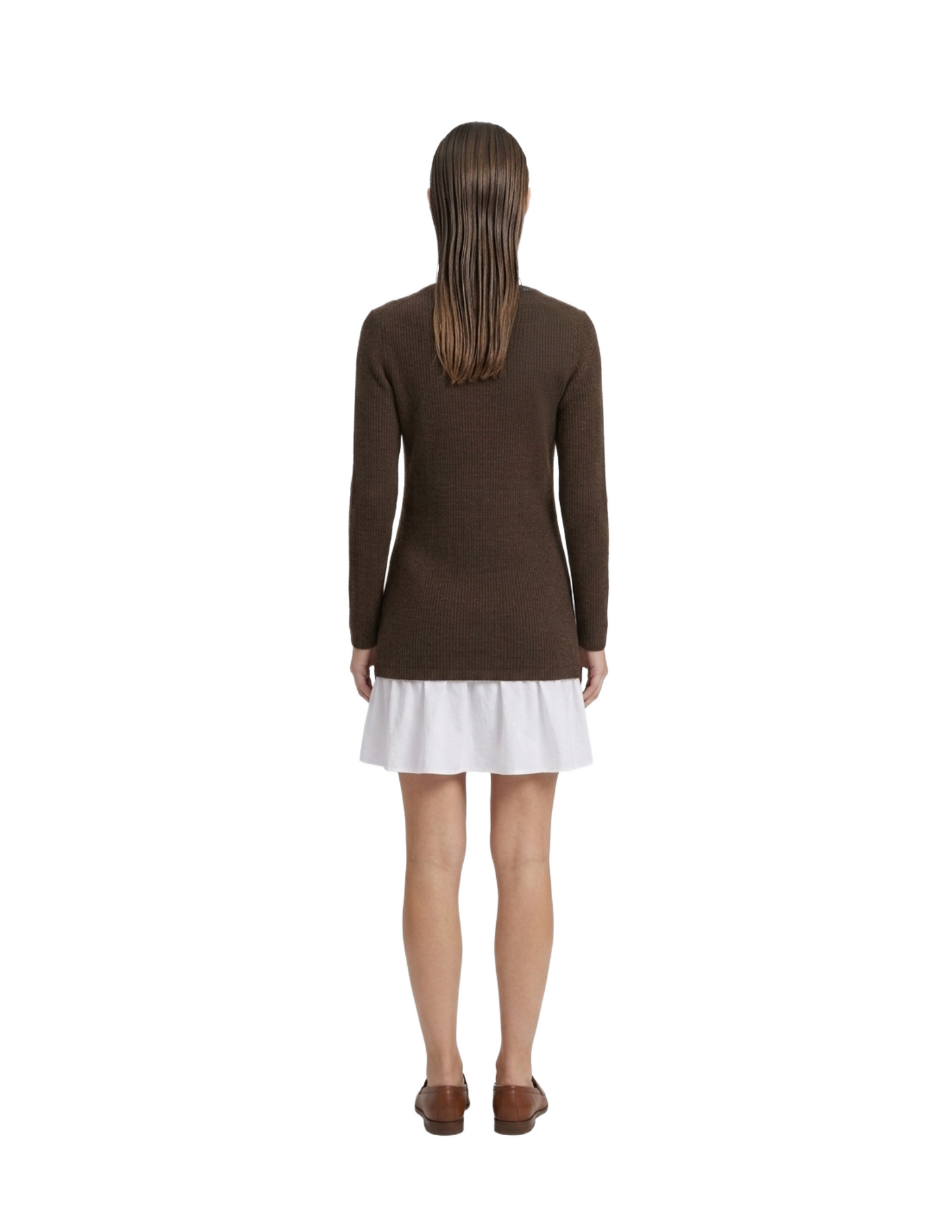 Vestido cafe acanalado entallado con detalles de cuello tipo camisa