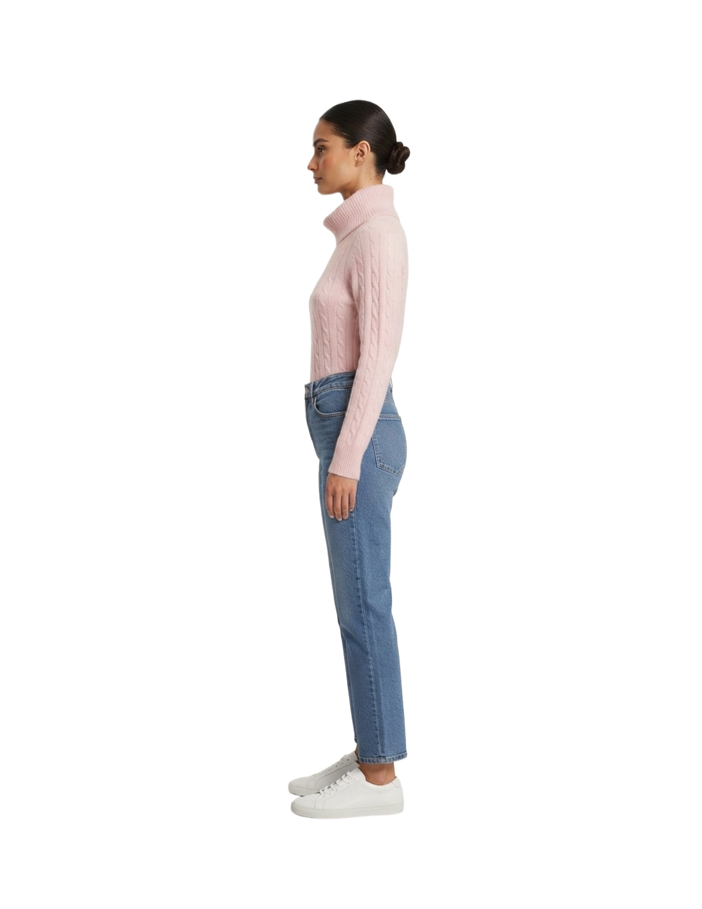 Suéter rosa cuello alto con diseño trenzado