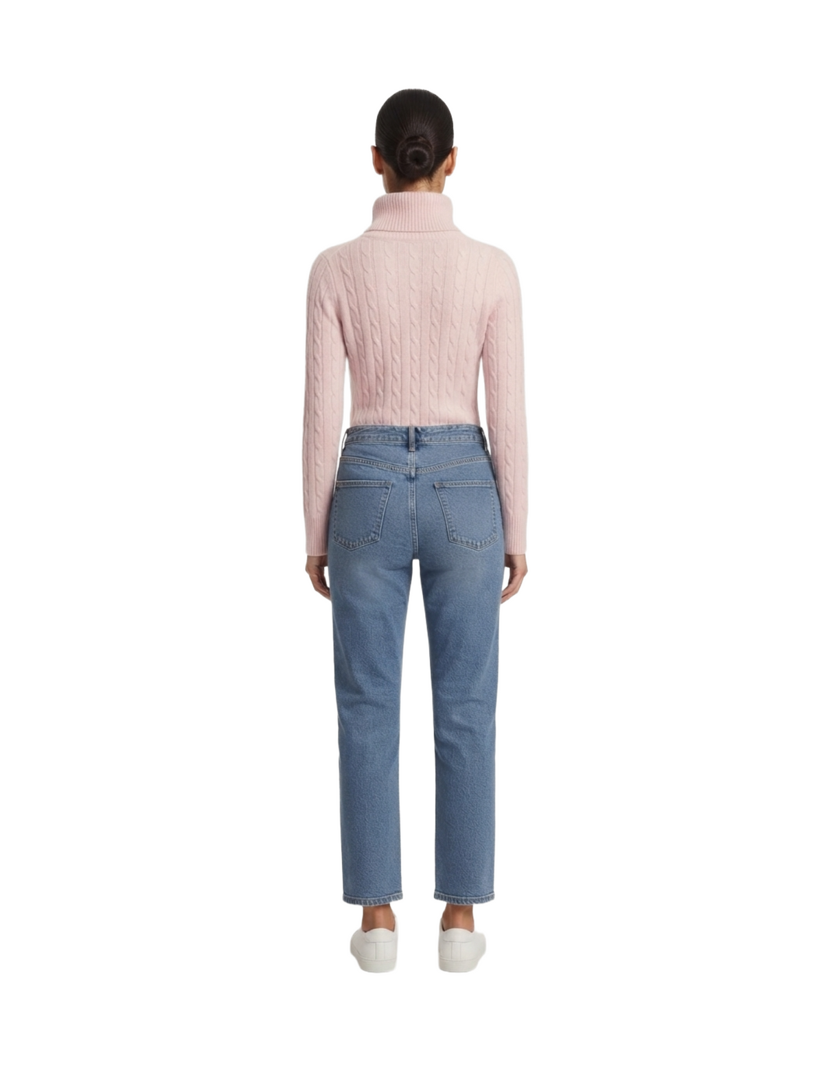 Suéter rosa cuello alto con diseño trenzado