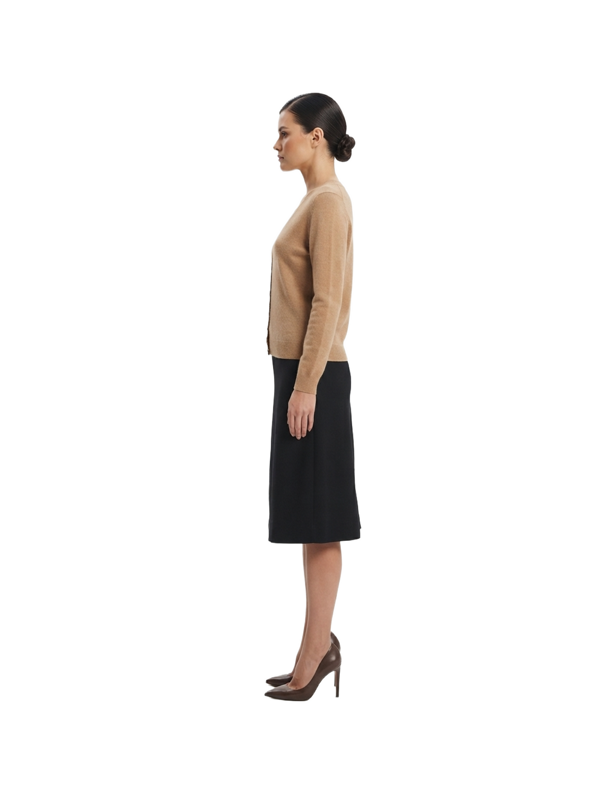Suéter tipo cardigan en vertical fondo blanco
