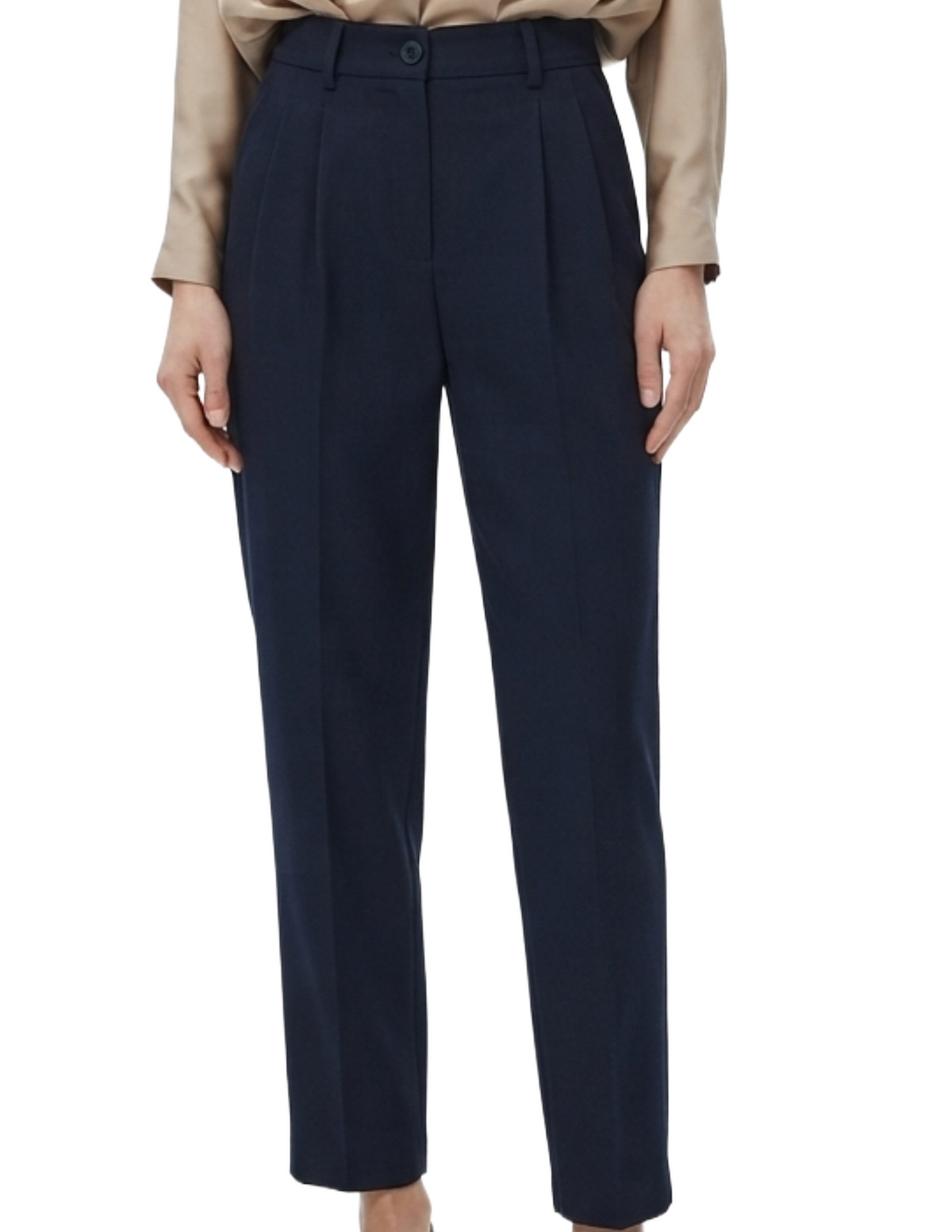 Pantalón azul con plisados al frente corte recto de vestir