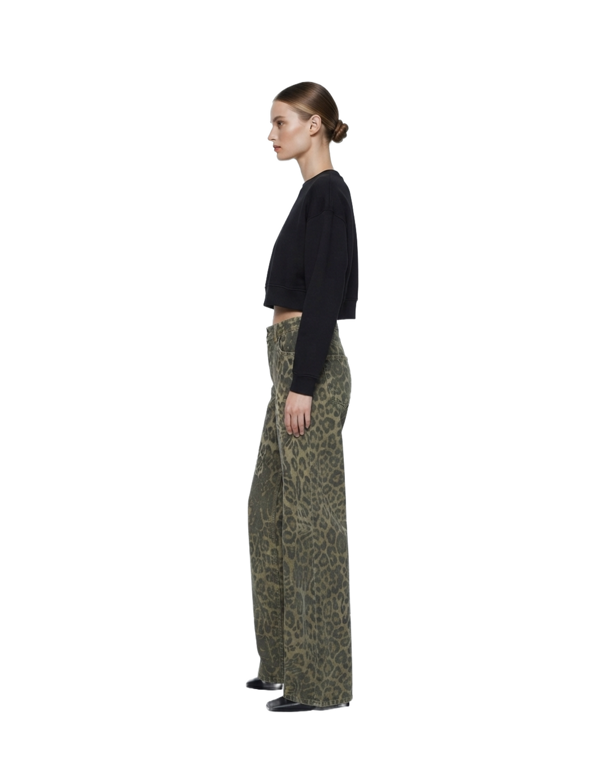 Pantalón animal print corte amplio con pretina y bolsas