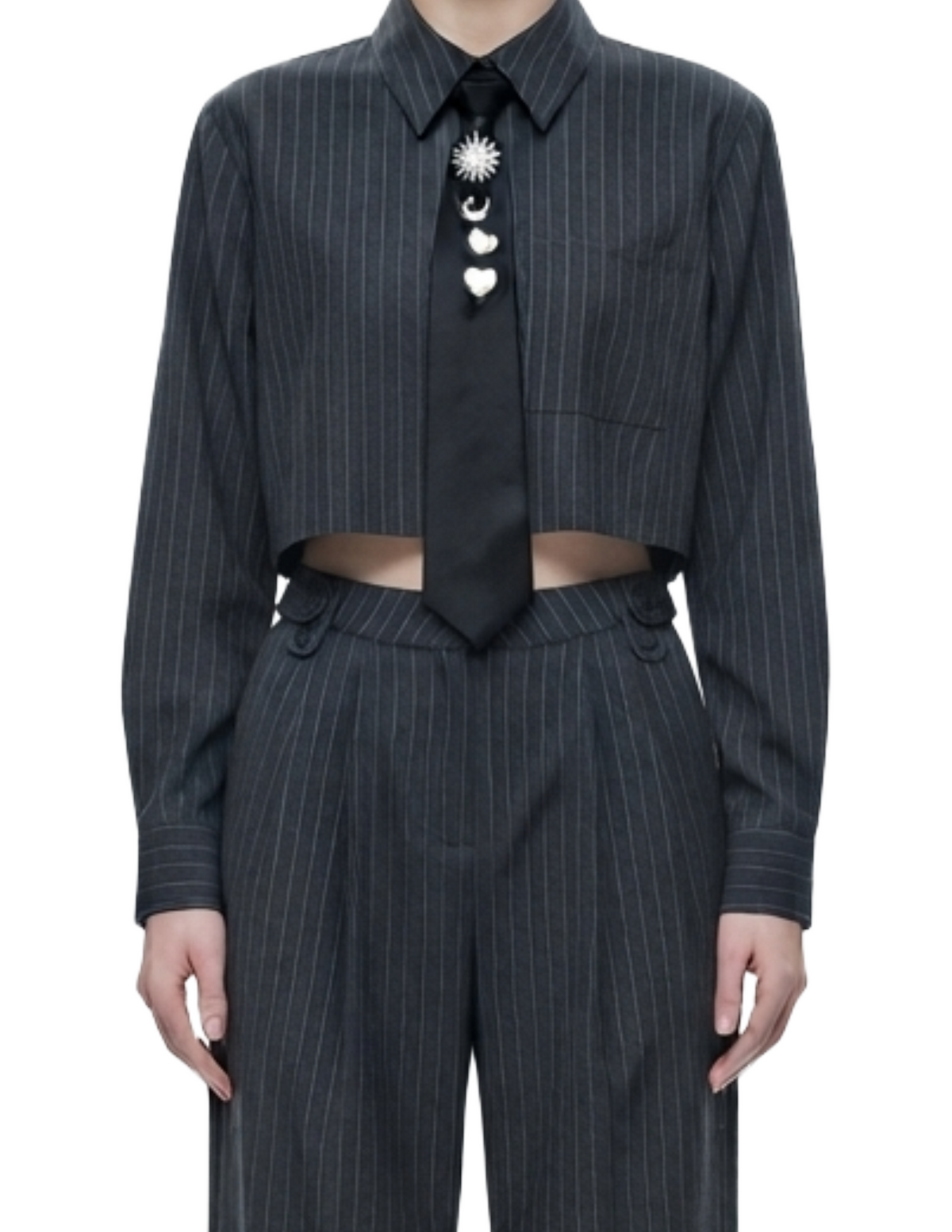Conjunto de dos piezas gris rayado con corbata