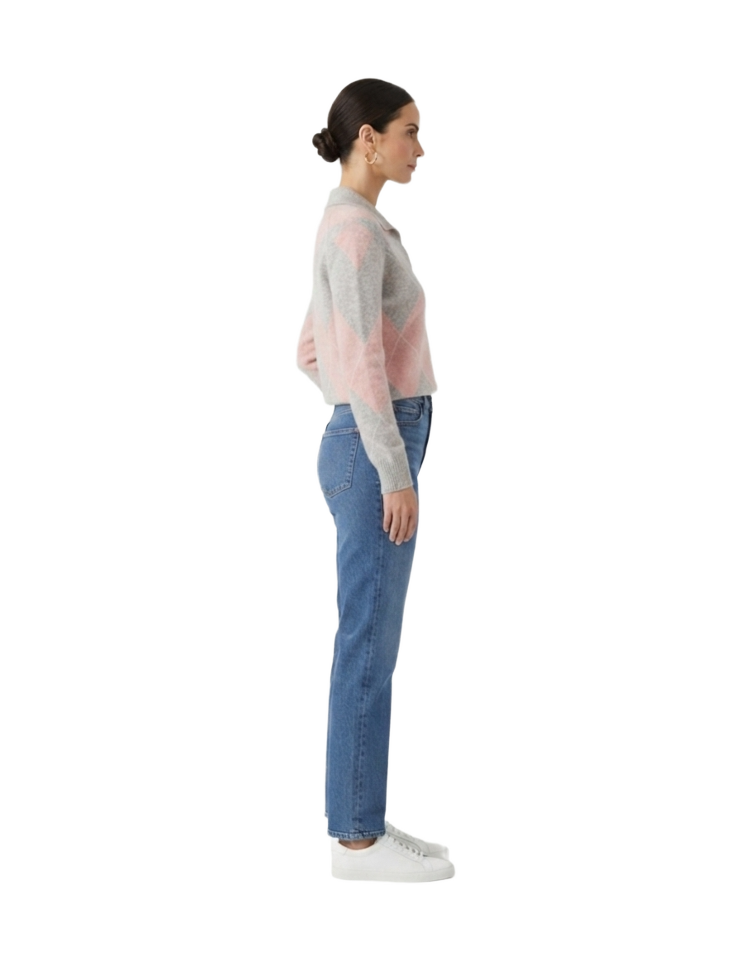Suéter gris con rombos rosas cuello tipo camisa