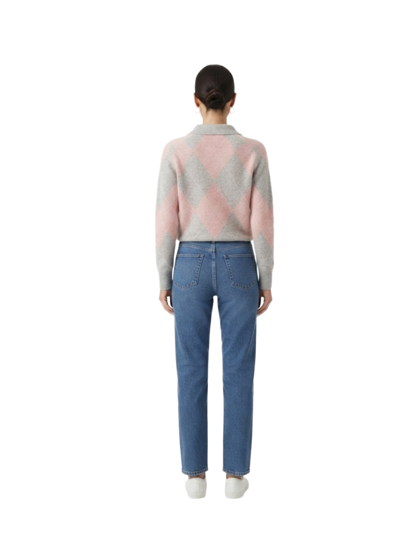 Suéter gris con rombos rosas cuello tipo camisa
