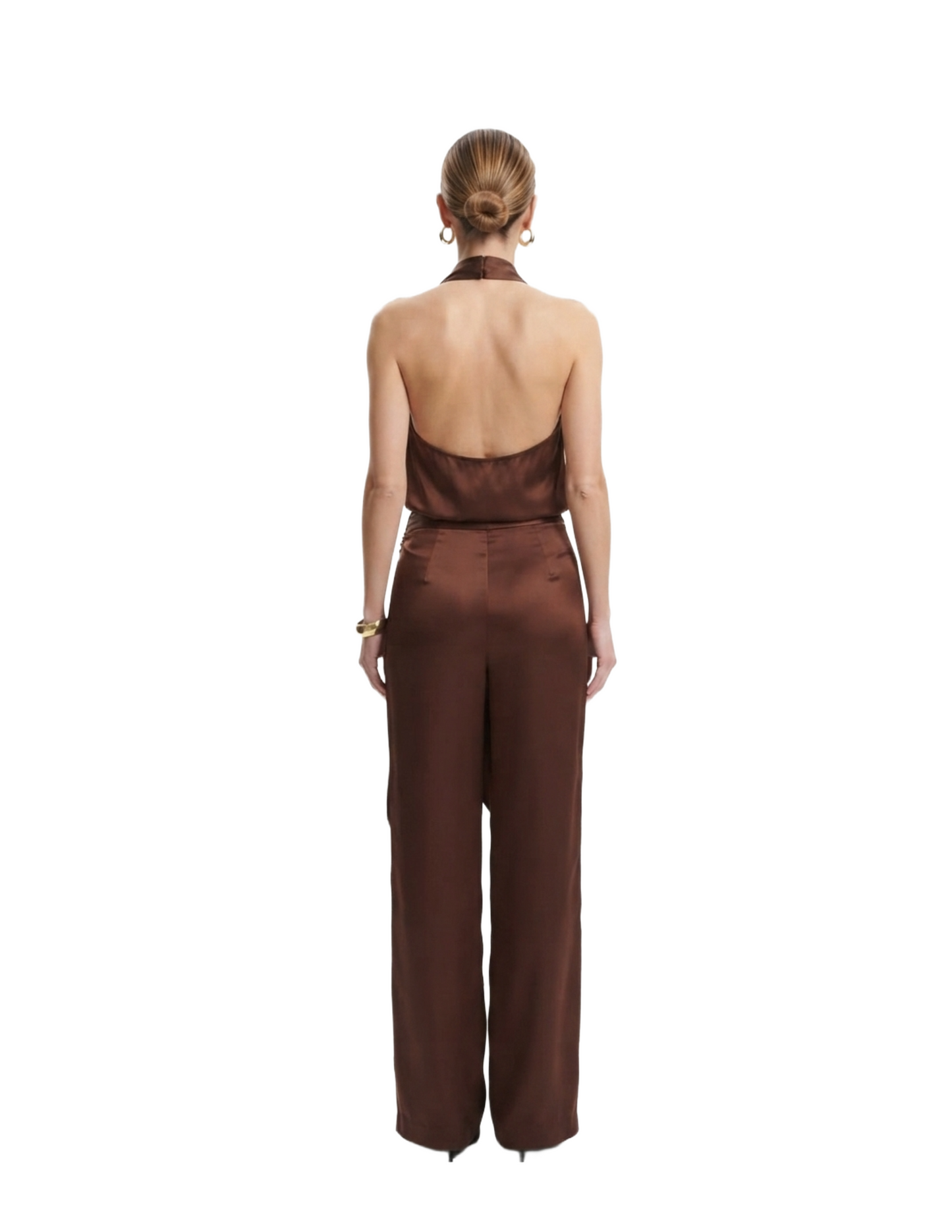 Conjunto cafe satinado con detalles de metal