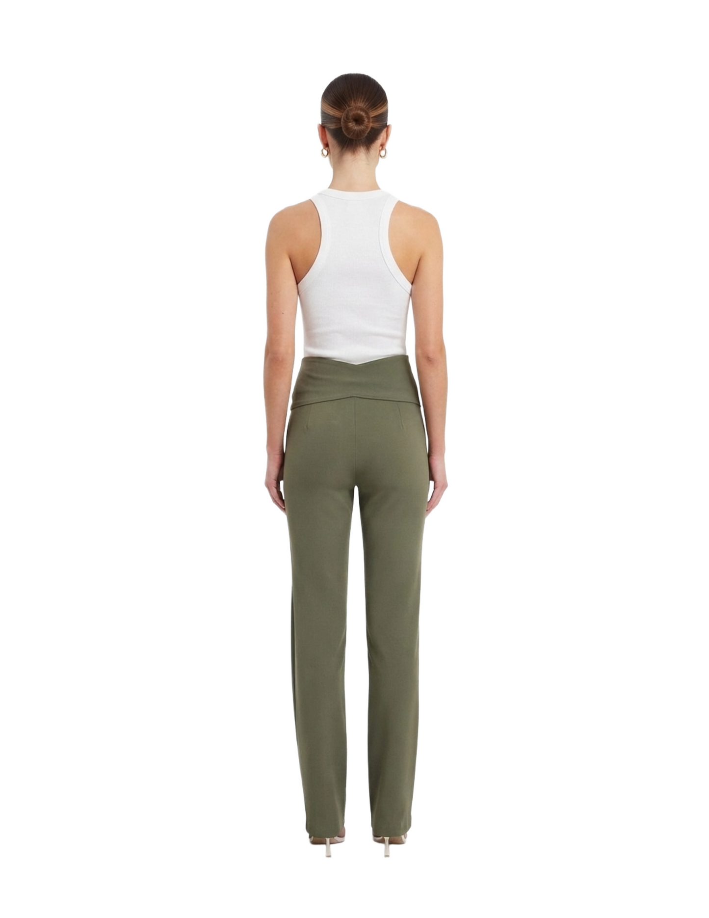 Pantalón verde con detalle de medio cinto lateral