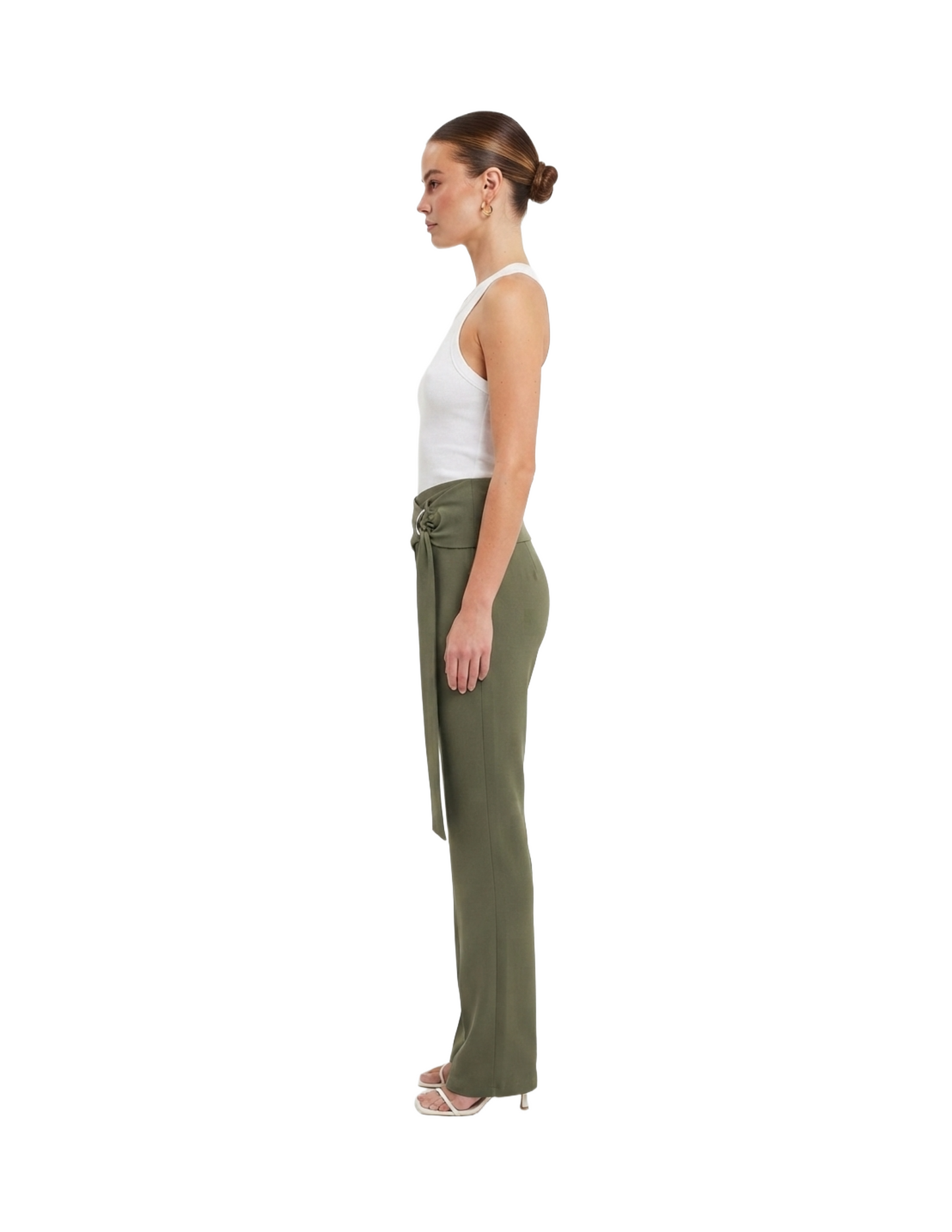 Pantalón verde con detalle de medio cinto lateral
