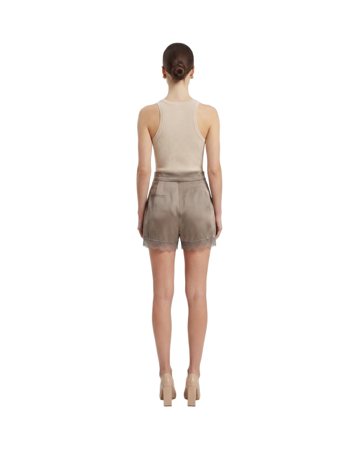 Short satinado con encaje