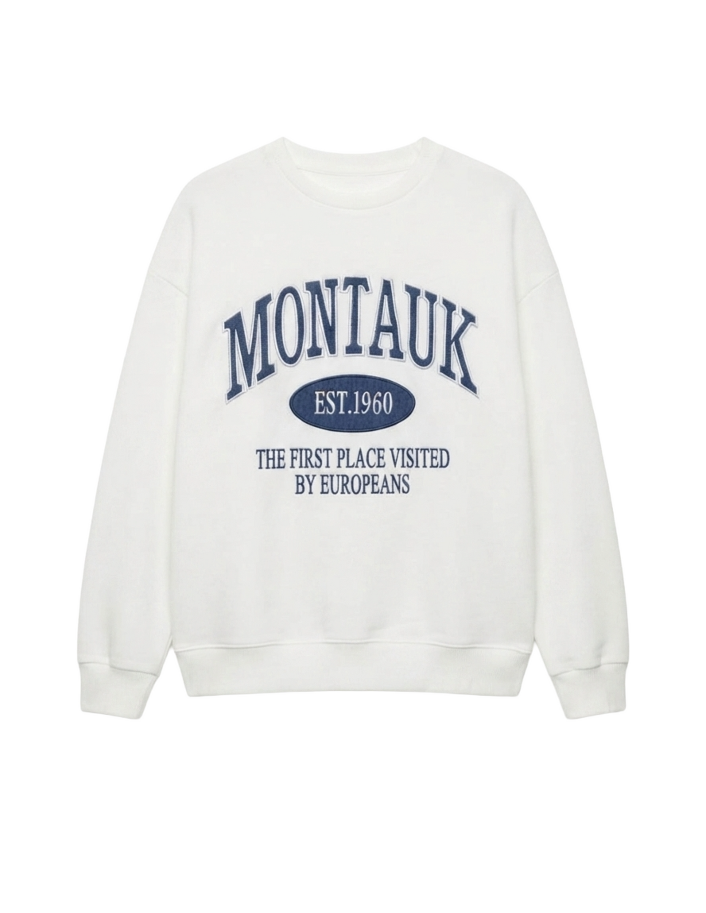 Suéter blanco con bordado estilo universitario
