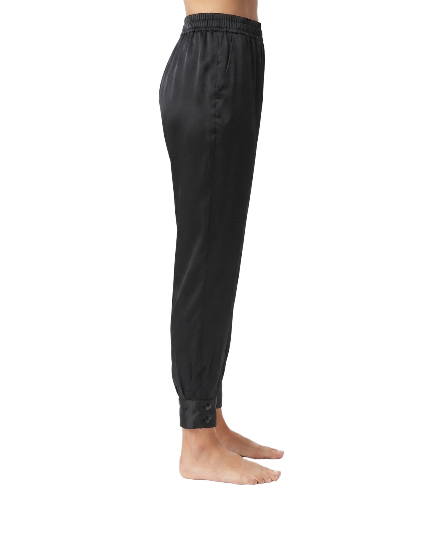 Pantalón negro con entalle en talones