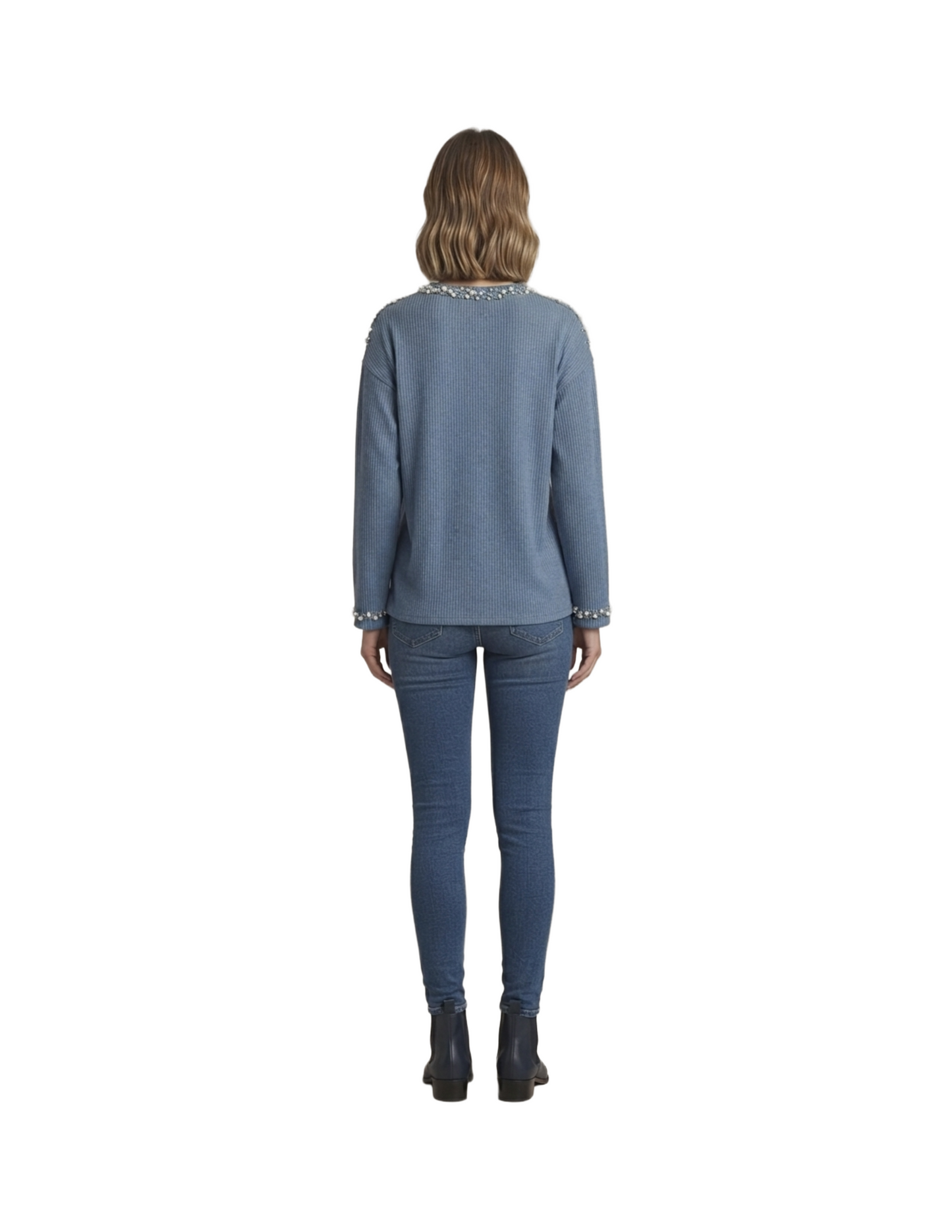 Blusa azul acanalada con detalle de perlas y brillos en cuello-mangas