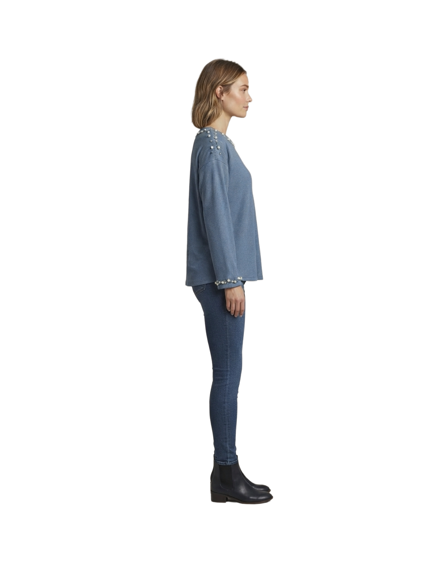 Blusa azul acanalada con detalle de perlas y brillos en cuello-mangas