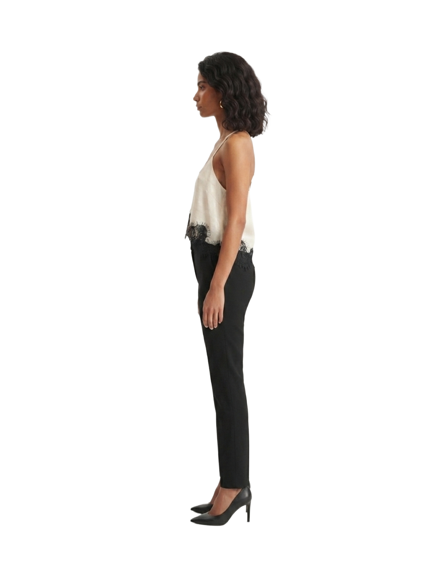 Blusa de tirantes corte asimétrico color hueso con detalles de encaje