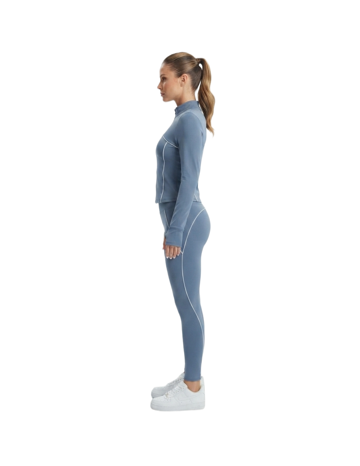 Conjunto deportivo gris con rayas deportivas