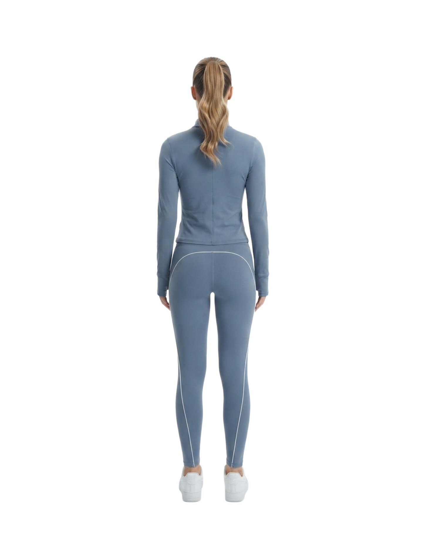 Conjunto deportivo gris con rayas deportivas