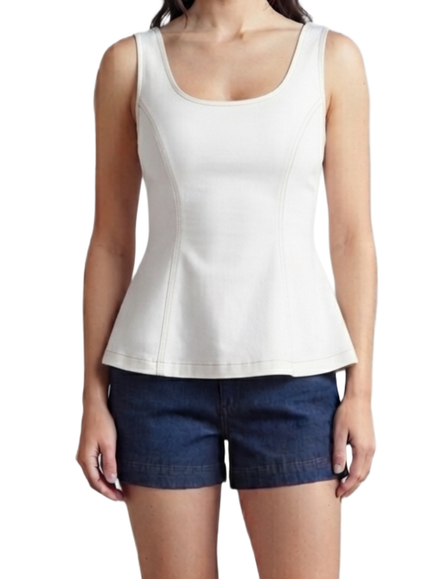 Blusa blanca de tirantes seccionada