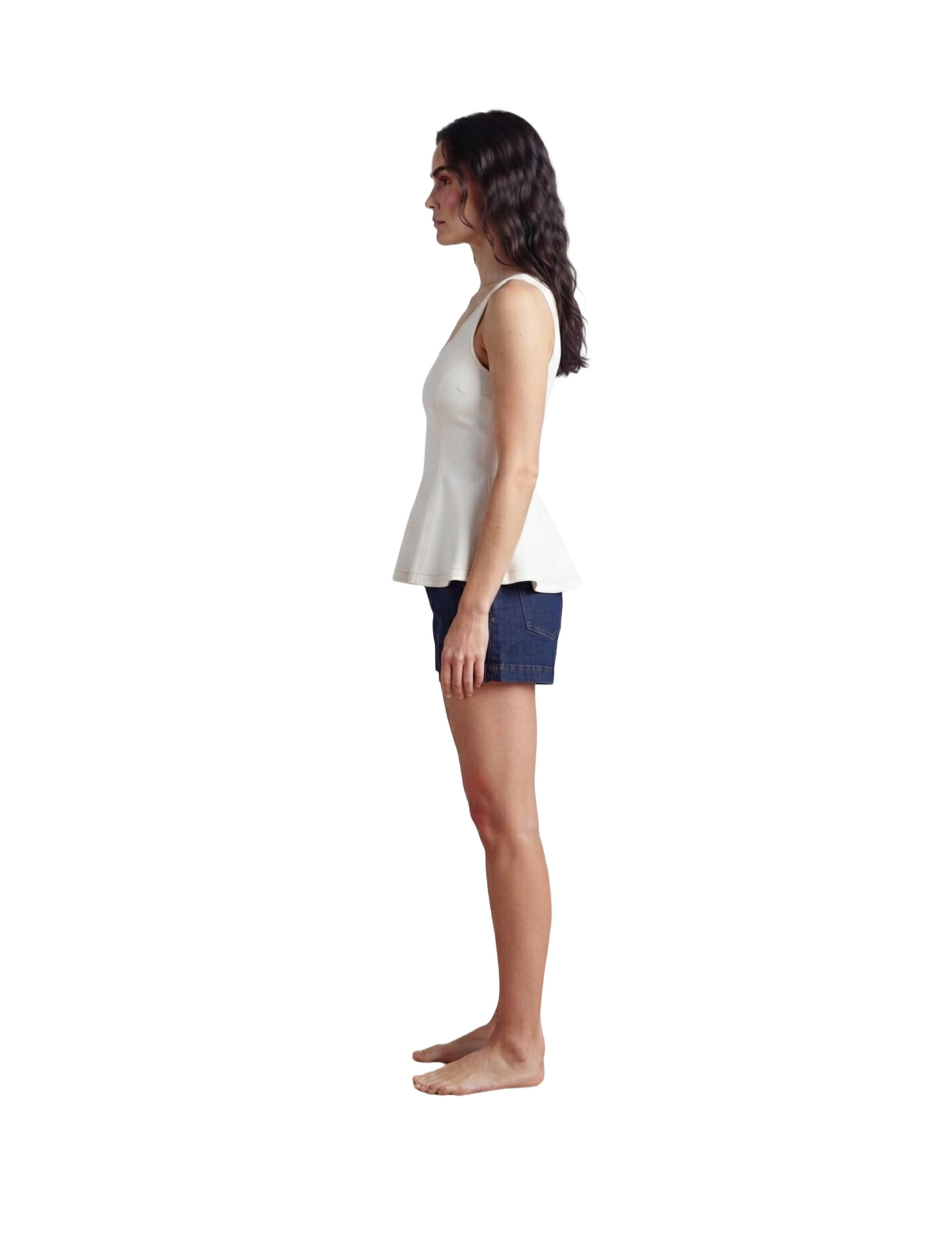 Blusa blanca de tirantes seccionada