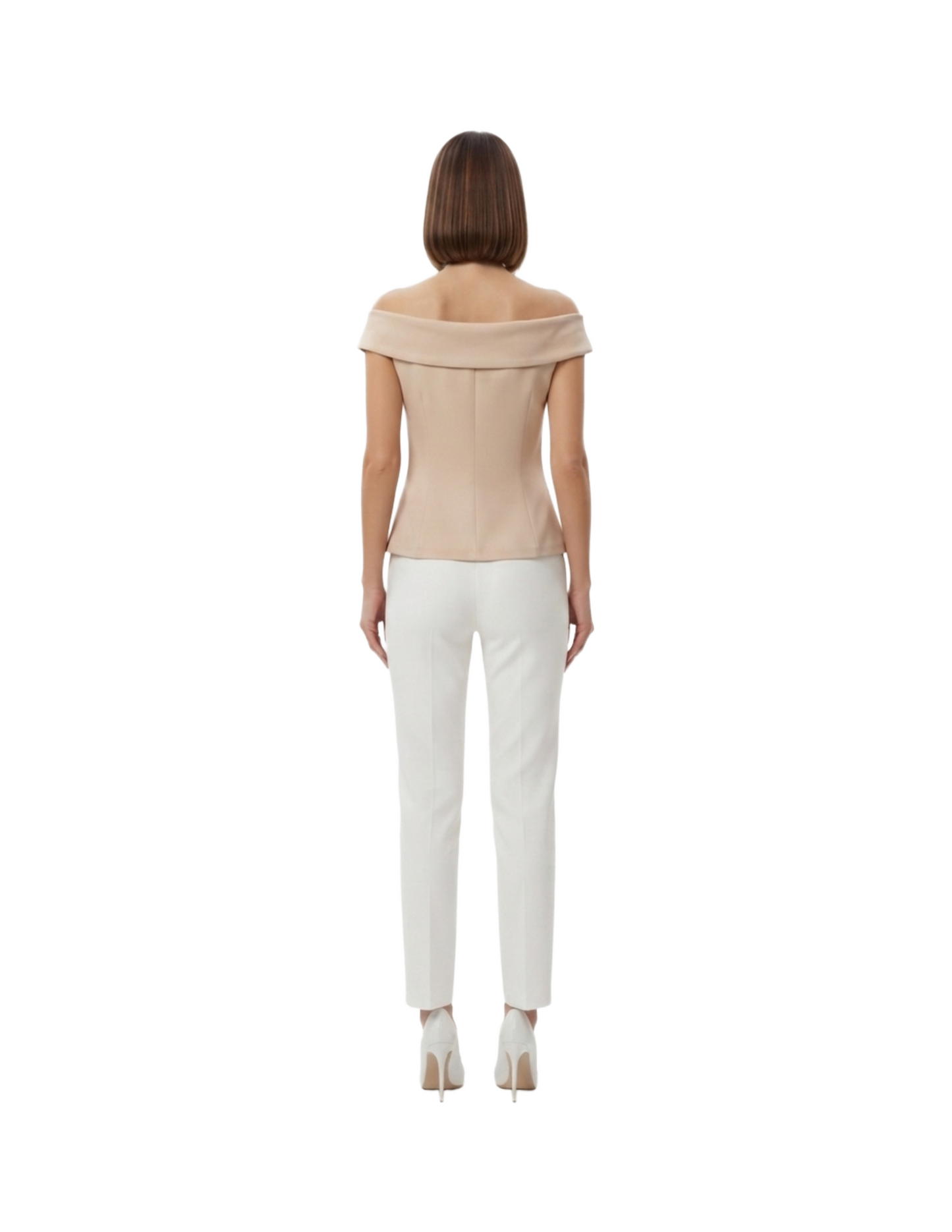 Blusa beige con caída al hombro y botones decorativas