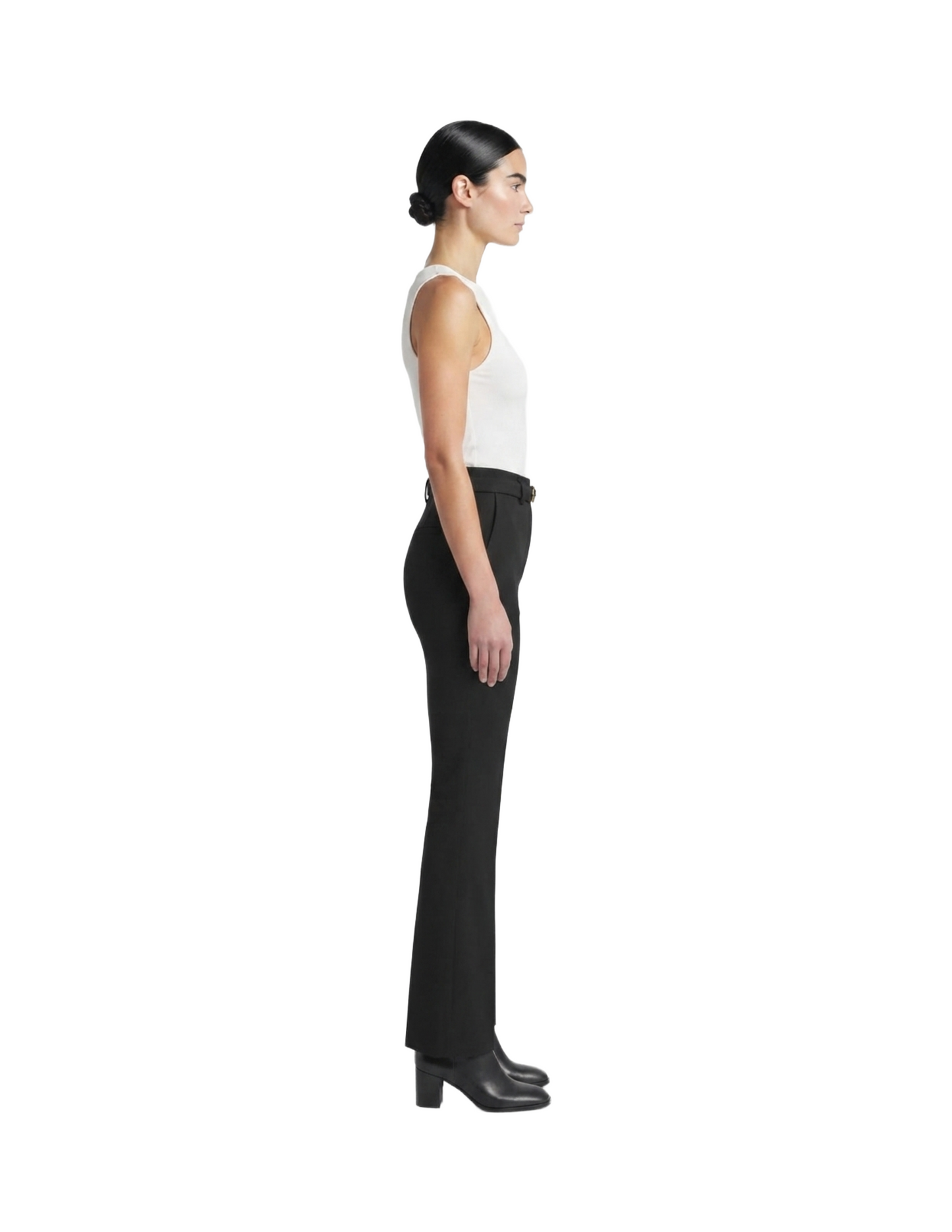 Pantalón negro con pinzas con cinto