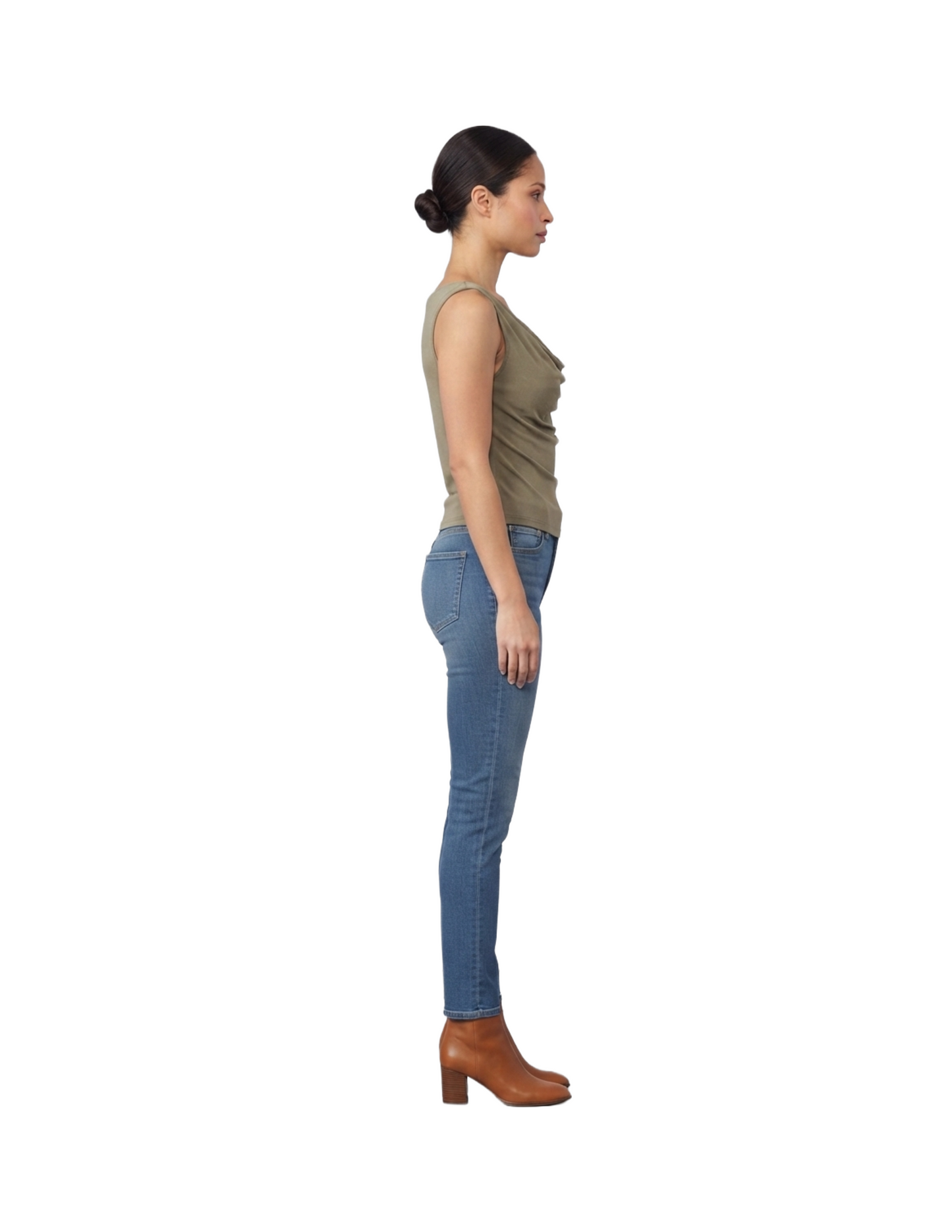 Blusa cafe con escote en V economica