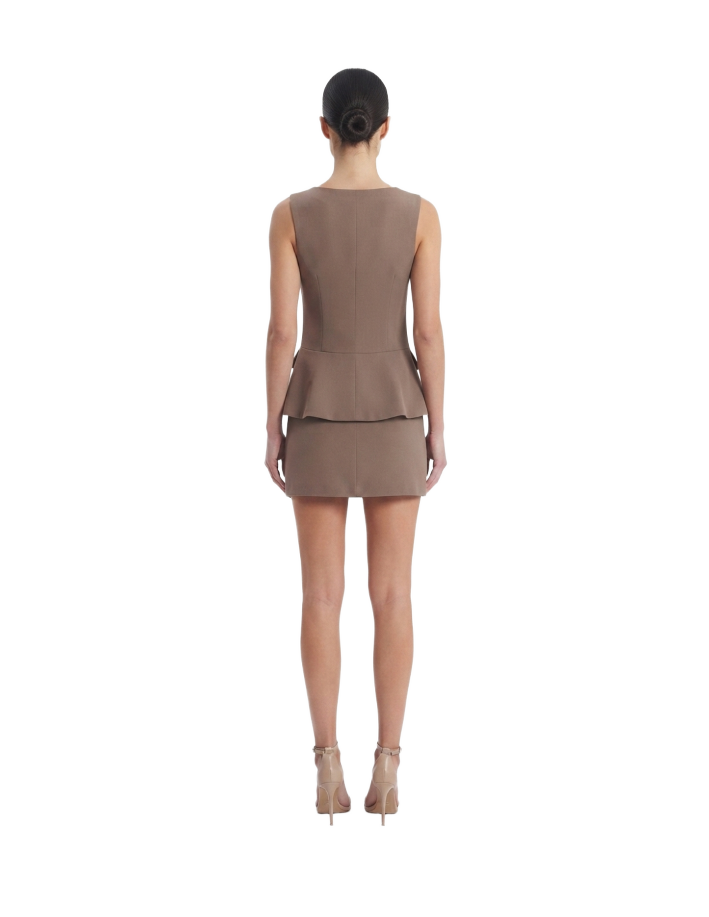 Conjunto cafe de blusa estilo chaleco y falda