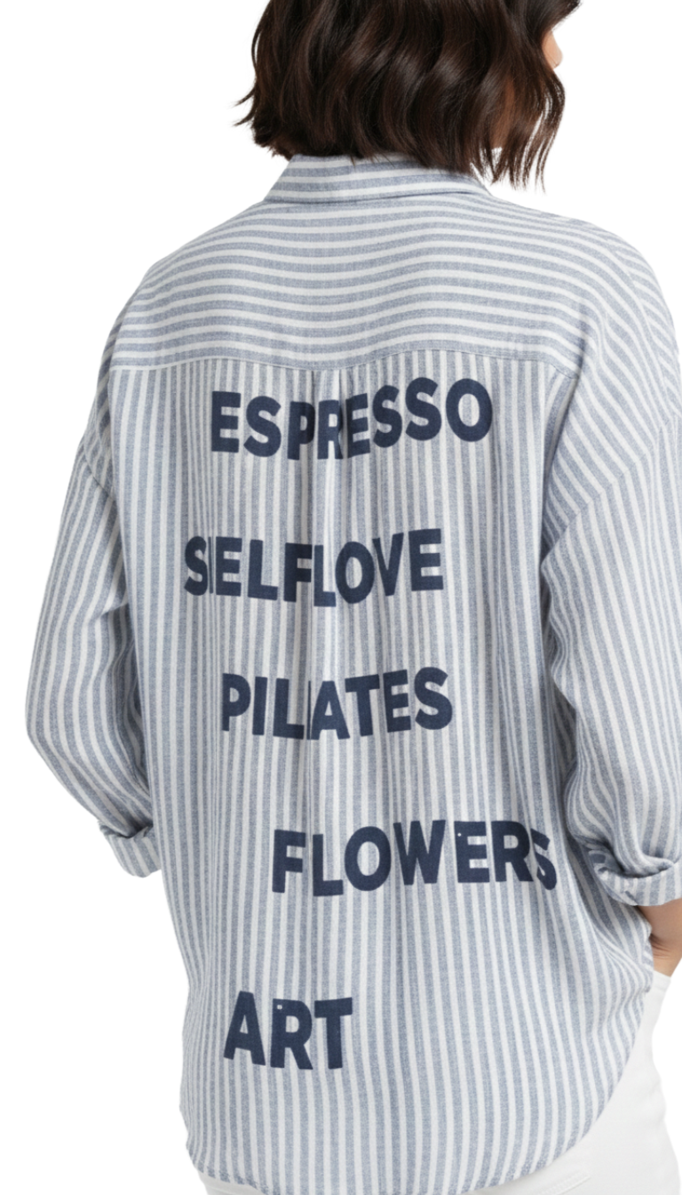 Blusa a rayas abotonada con estampado al frente y atras