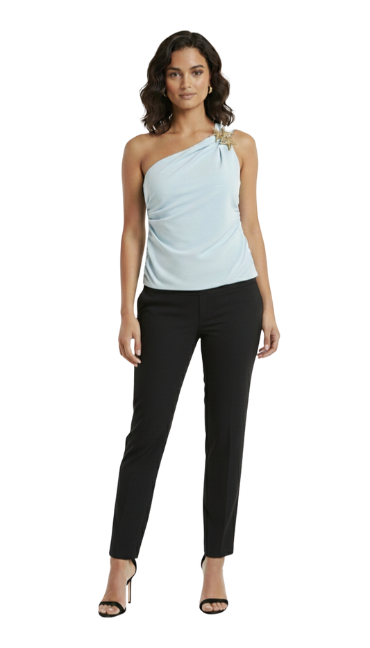 Blusa azul de un tirante con decoración de estrellas metálicas