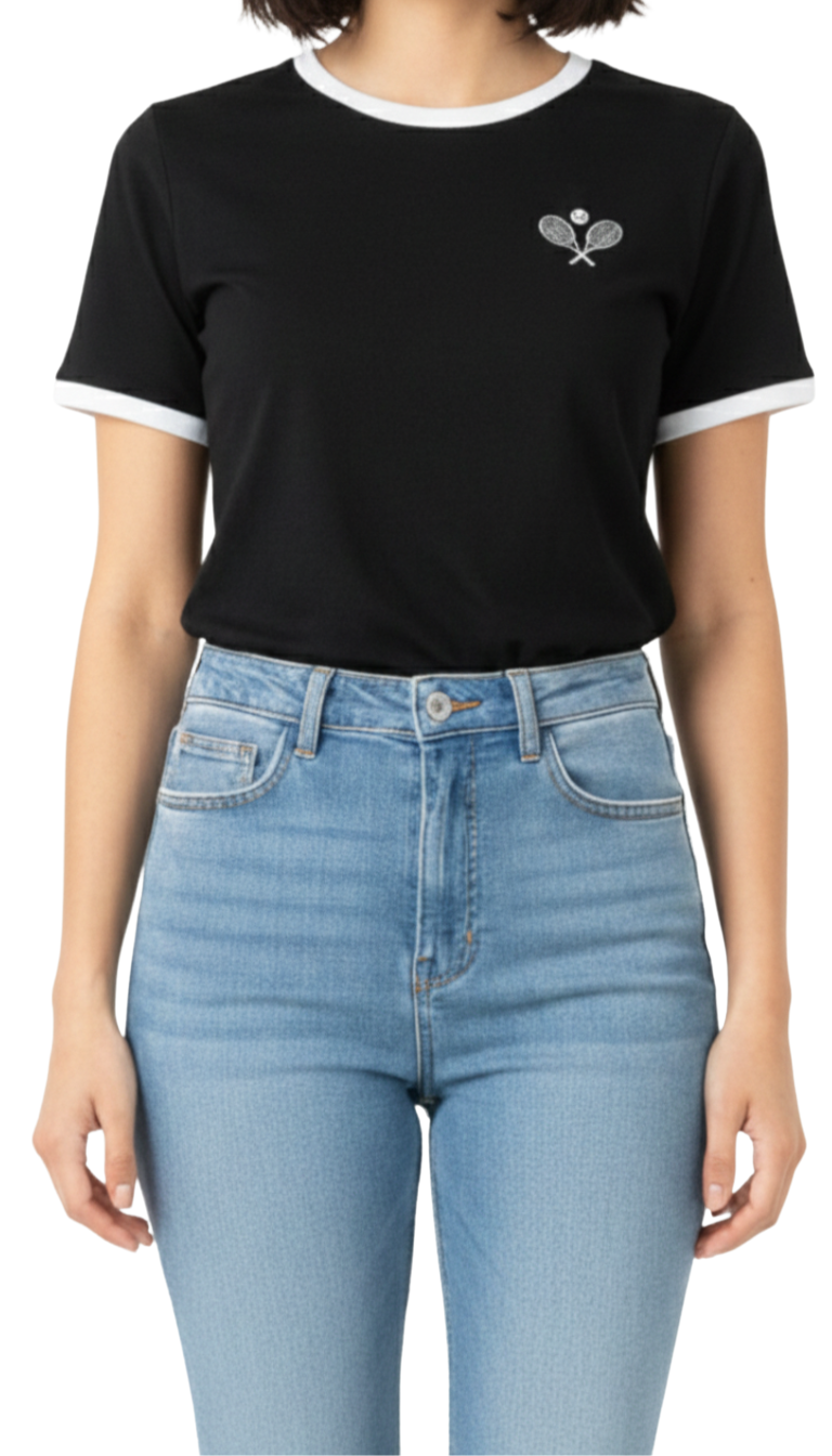 Blusa negra con detalles blancos en costura