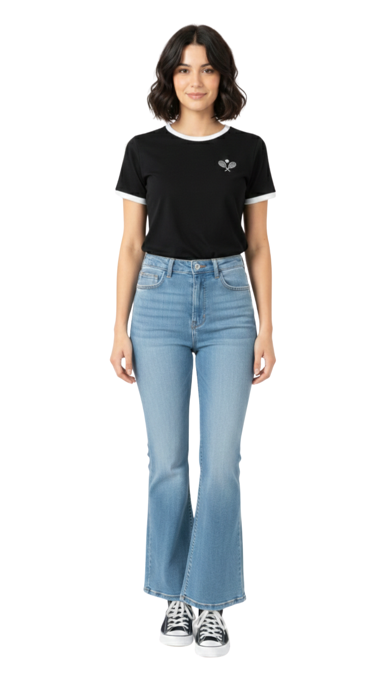 Blusa negra con detalles blancos en costura