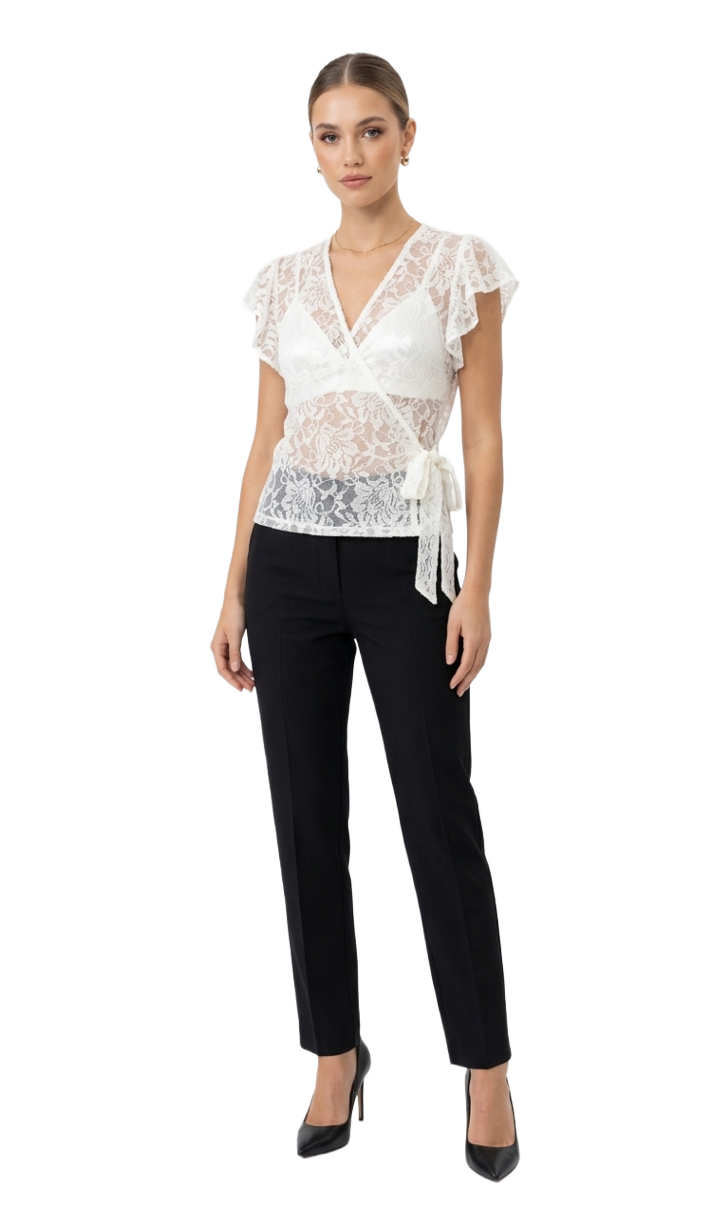 Blusa blanca de encaje con amarre lateral