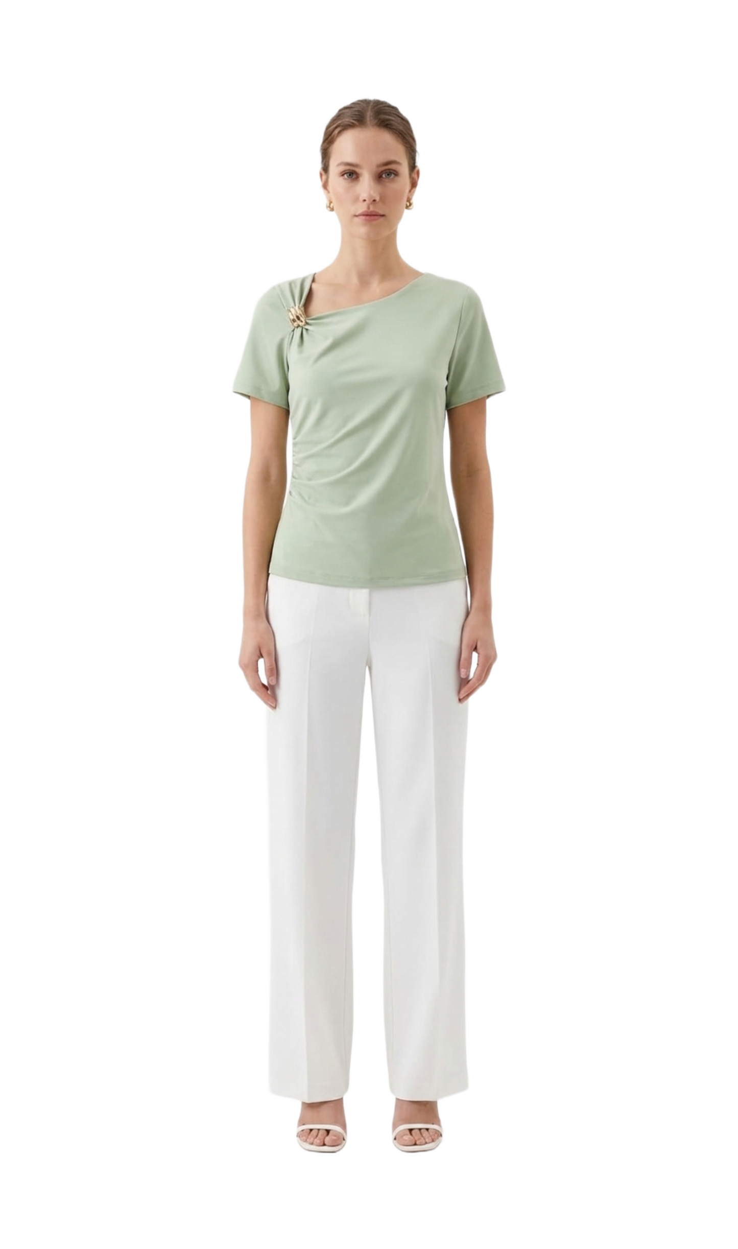 Blusa verde pistache con detalle de metal en hombro