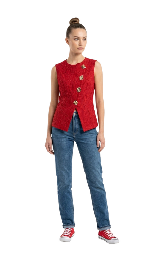 Blusa roja con encaje y botones cuadrados corte cruzado