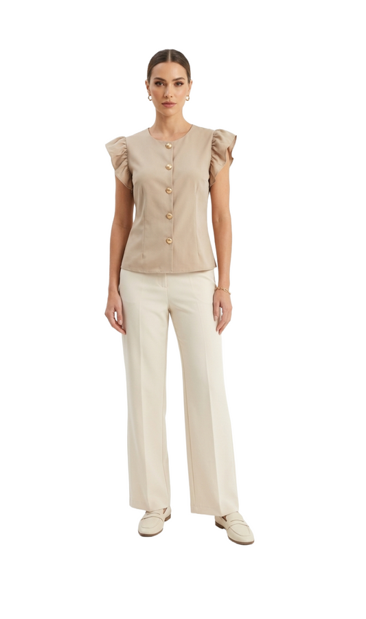 Blusa cafe abotonada con olanes en hombros