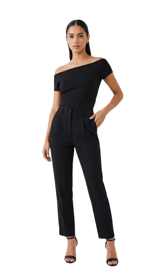 Conjunto negro de vestir de blusa asimétrica y pantalón