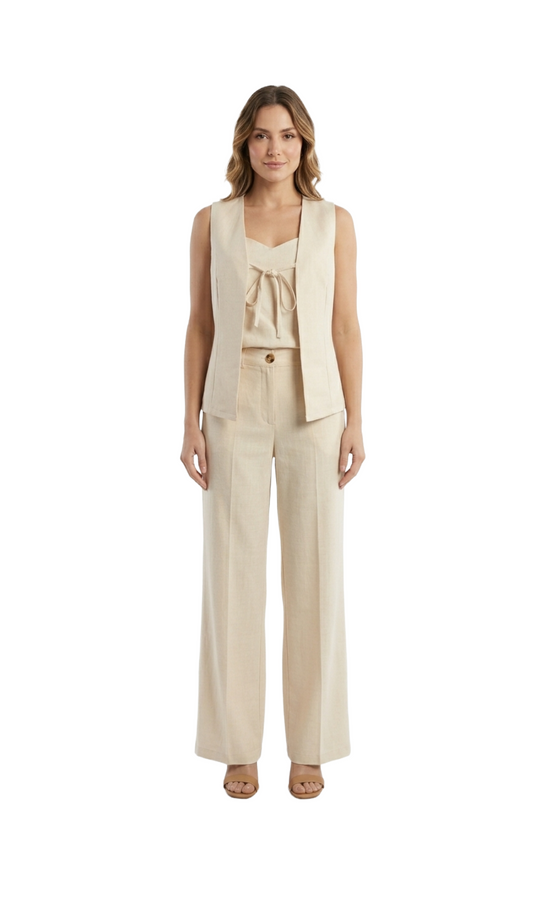 Conjunto beige de blusa con detalle de amarre al frente y pantalón