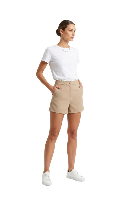 Conjunto beige de short y camisa