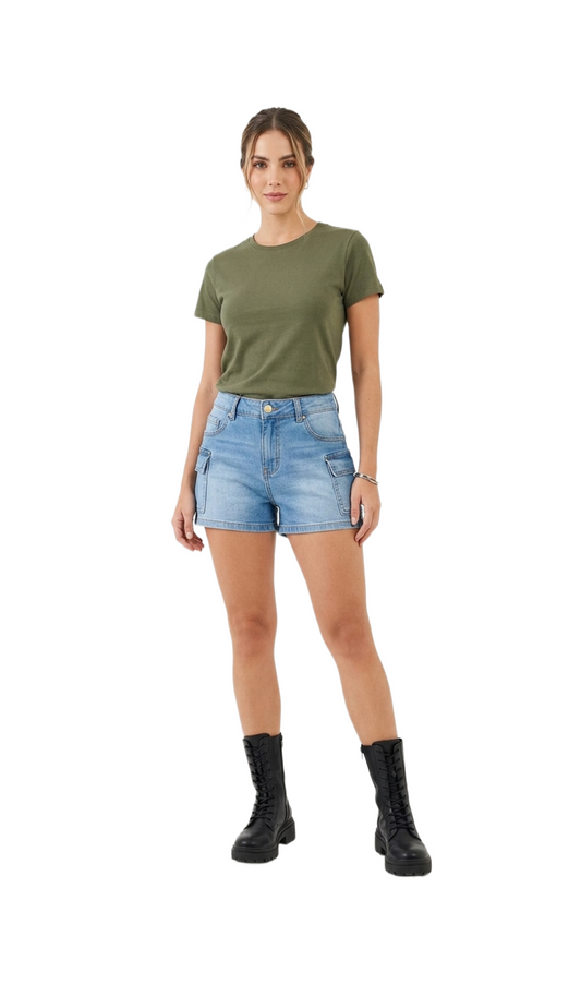 Short de mezclilla estilo cargo con ligero deslave