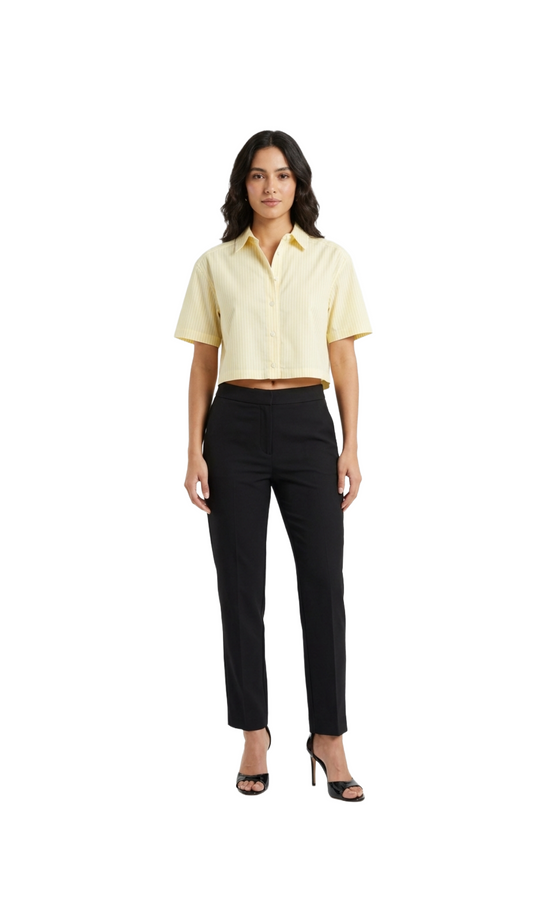 Blusa blanca con amarillo a rayas con cuello estilo camisa