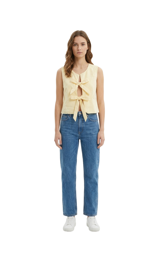 Blusa amarilla con amarres al frente