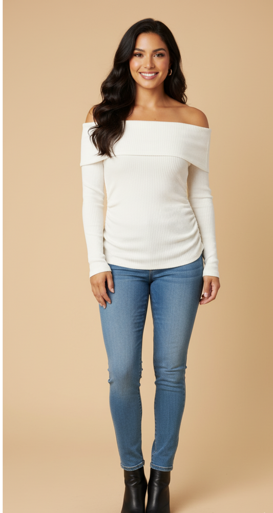 Blusa blanca acanalada con hombros descubiertos