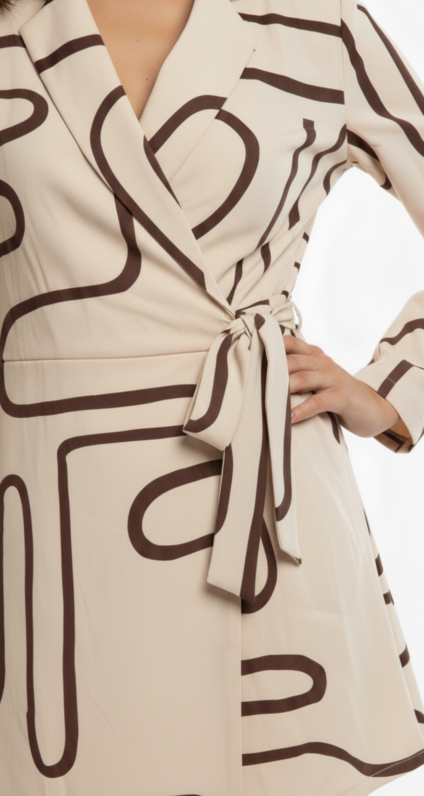 Romper estampado de grecas con solapa amarre lateral