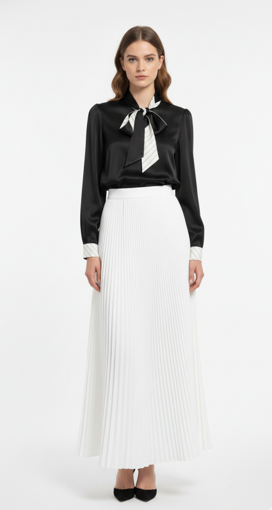 Blusa negra satinada con amarre en cuello