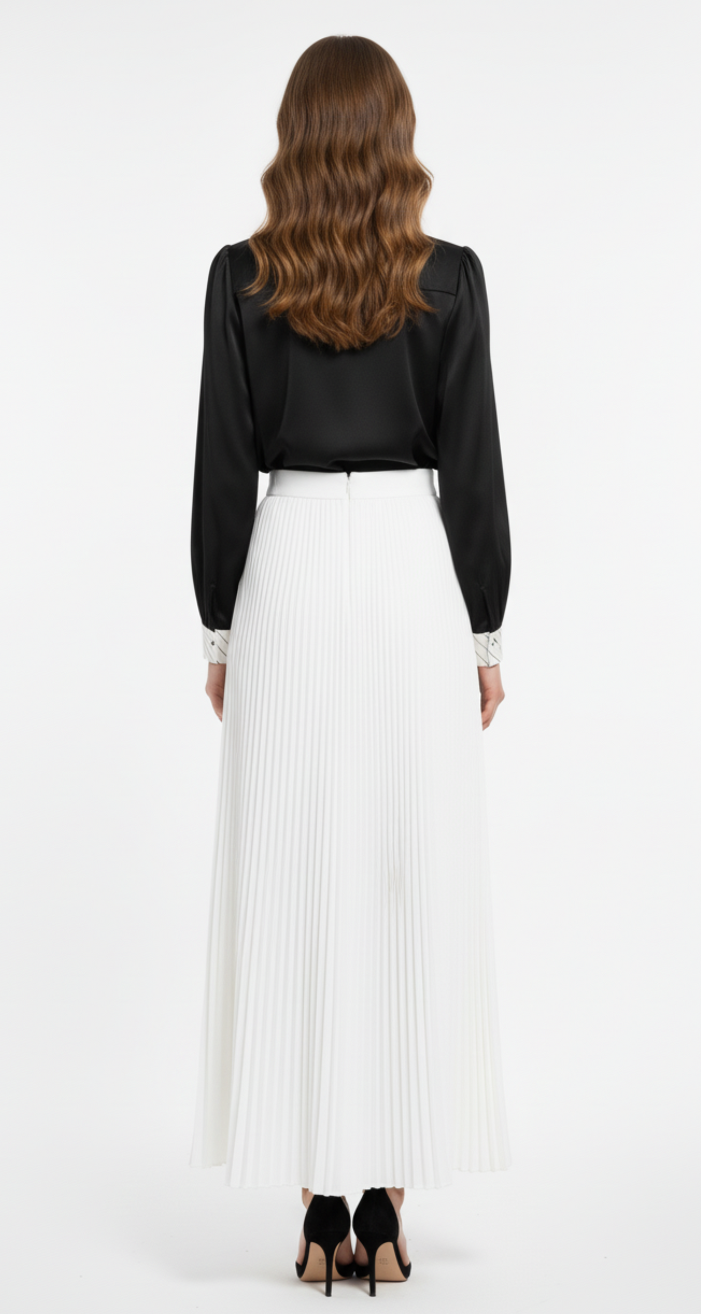 Blusa negra satinada con amarre en cuello