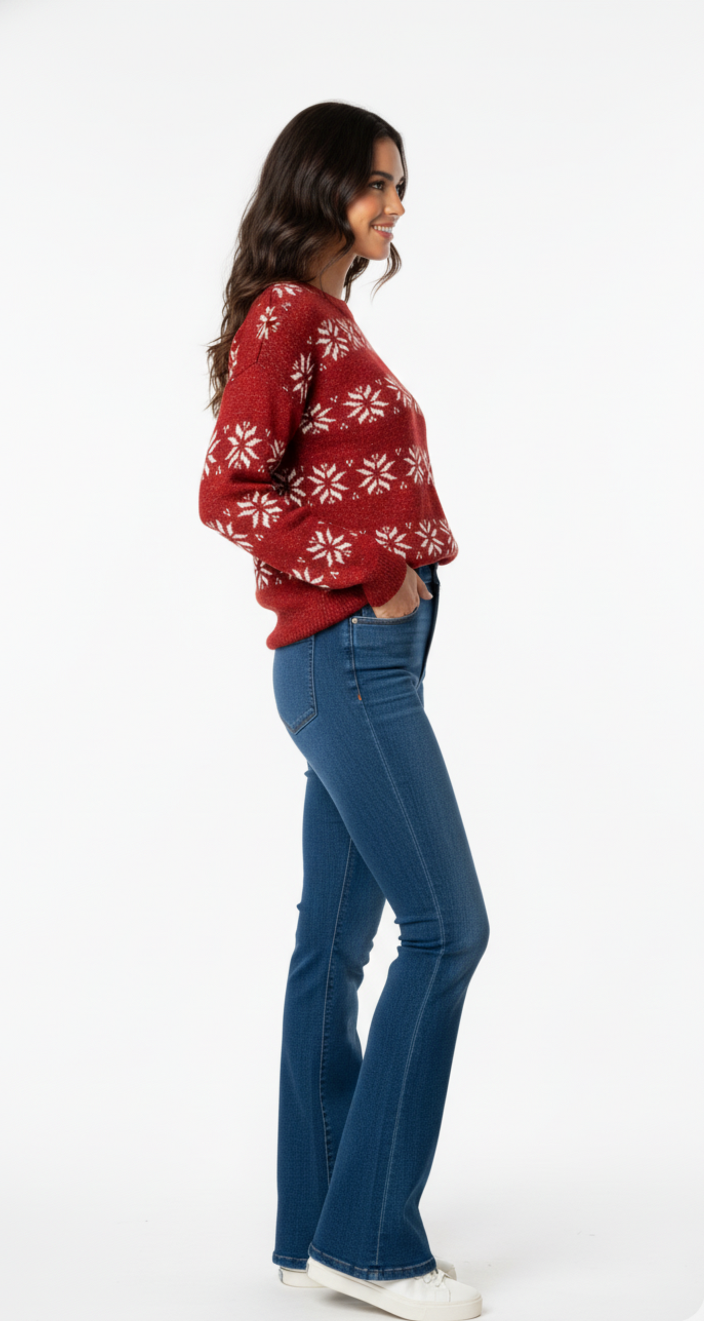 Suéter guinda tejido con copos navideños decorativos