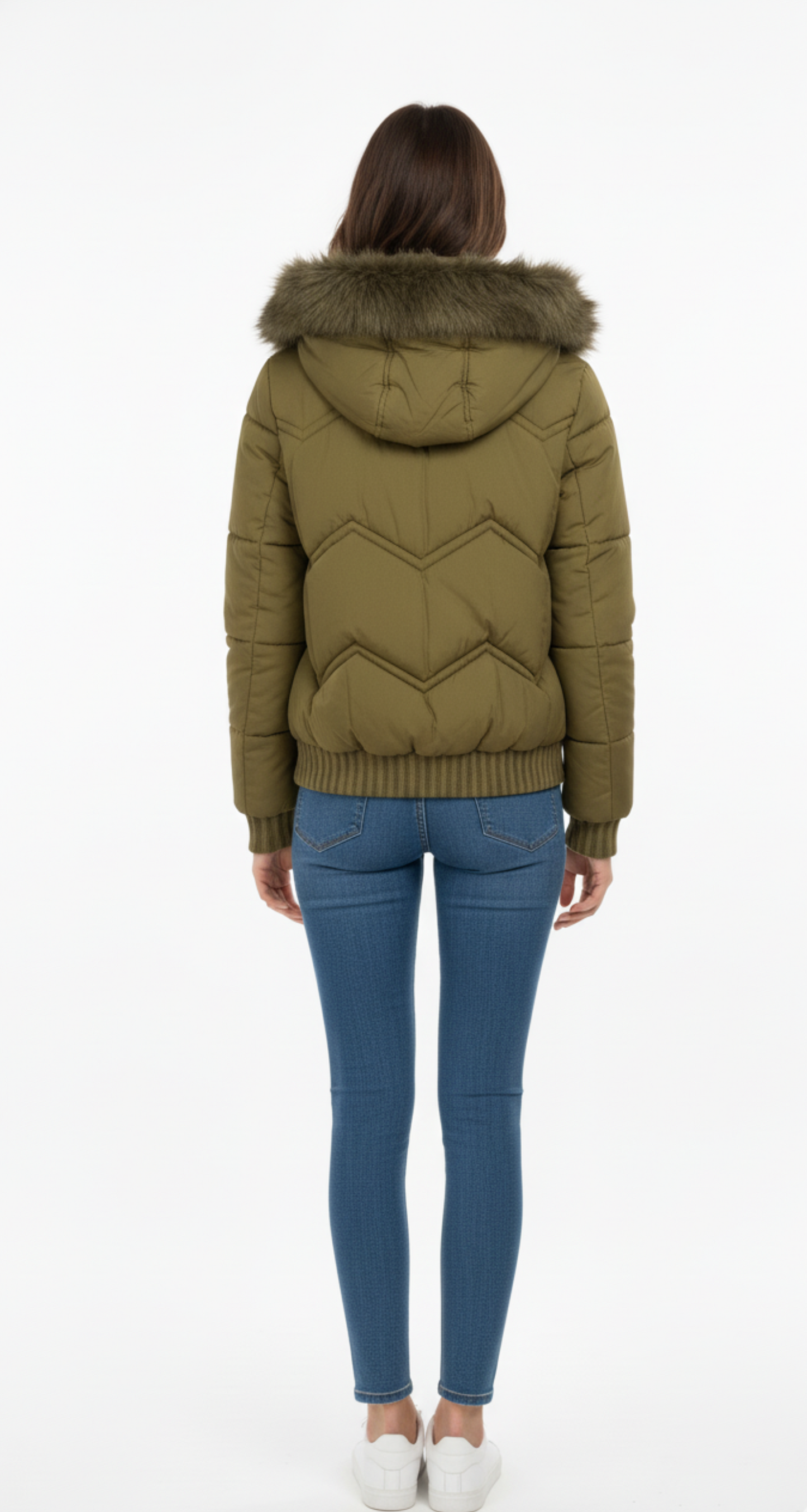 Chamarra corta verde, con capucha y zipper