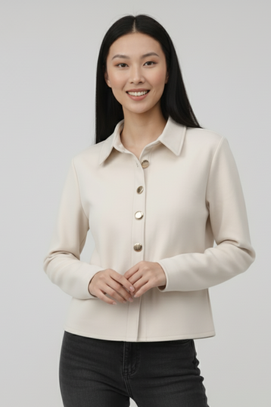 Chamarra beige abotonada de gamuza